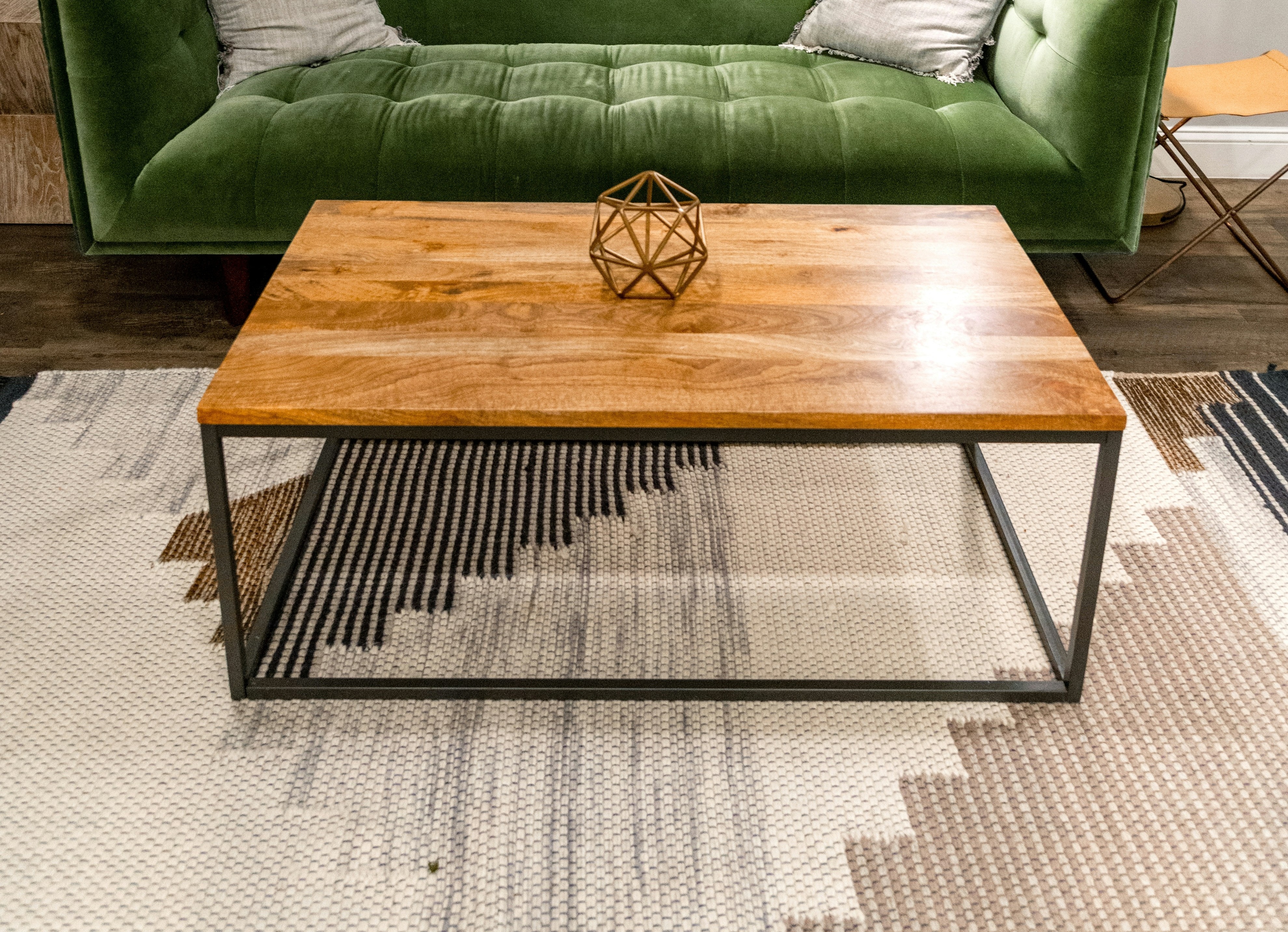 Mobilier loft metal și lemn