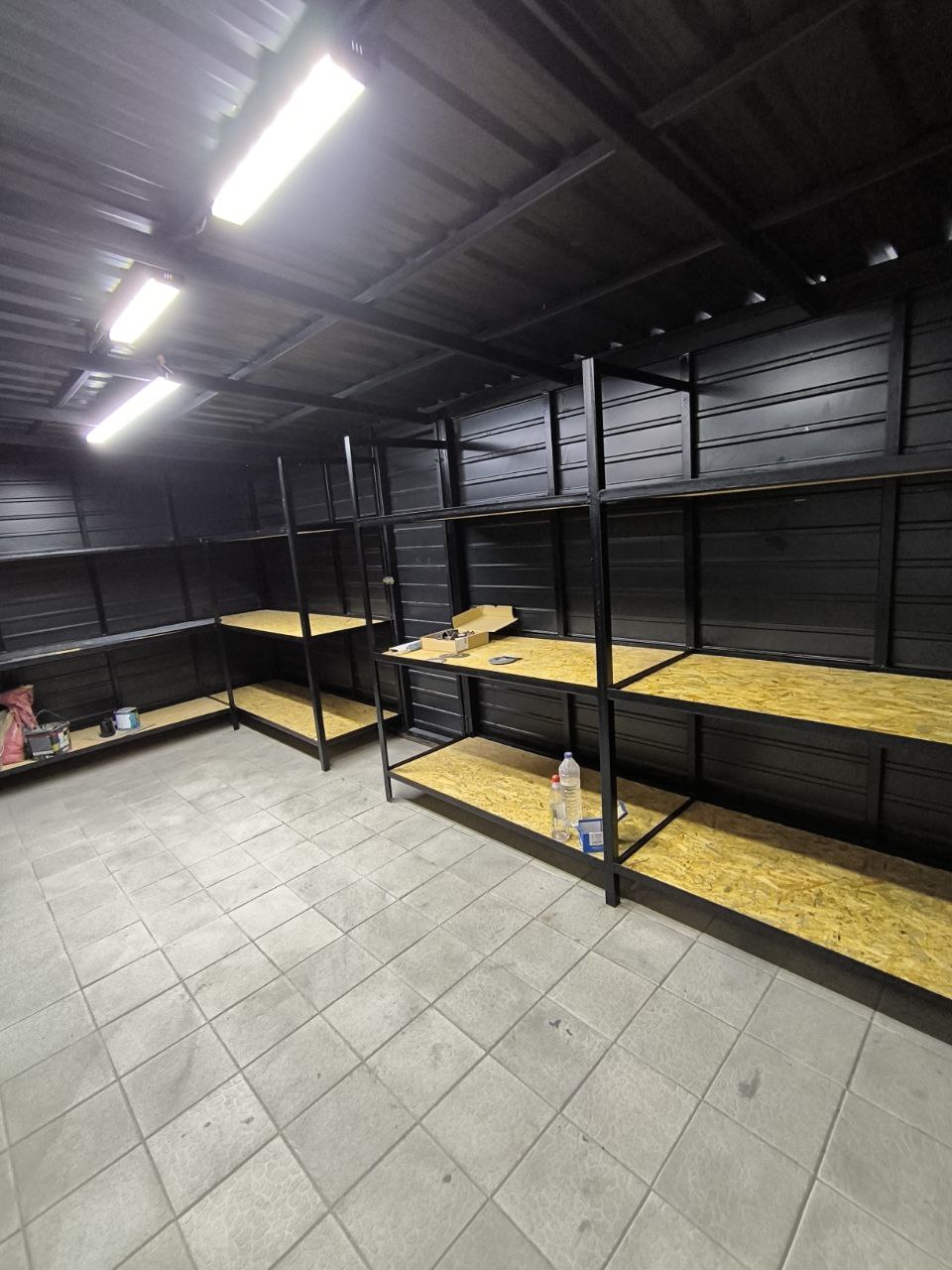 Platformă metalică